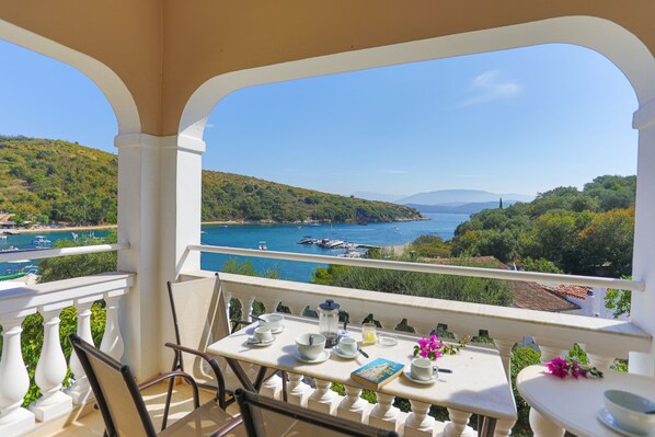 Evanna%26%238212%3Bwhere each window frames breathtaking panoramic views%2E