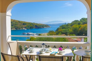 vanna%27s terrace%26%238212%3Ba perfect spot for al fresco relaxation