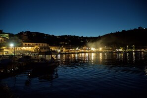 St Stephanos at night