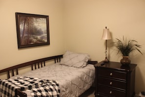 Bedroom 3 Daybed and TV in room