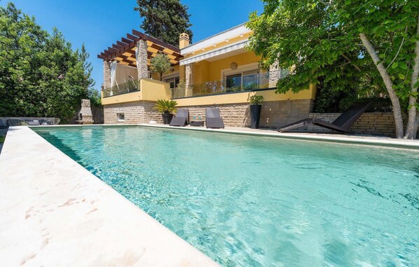 pool