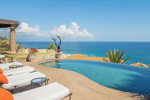 Adriana 5 - lounge area views