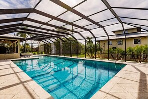 Screened-in Pool