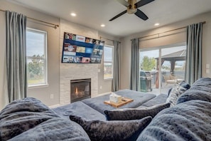 Generously Sized Space! Ideal for All Your Indoor Activities. Make the Most of Your Perfect Vacation Retreat