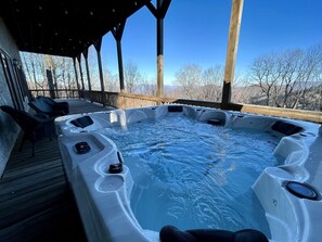 Large hot tub with view of the mountains!