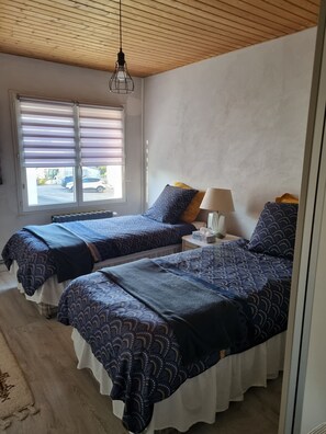 Twin bedroom