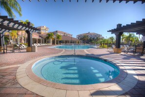 The pool at Vista Cay Resort is known for its spaciousness and beautiful surroundings. It offers guests a relaxing retreat from the hustle and bustle of nearby attractions such as Universal Studios and Walt Disney World.