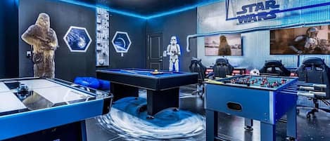StarWars themed game room with game console