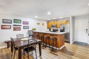 Up to 8 seating accommodation in the kitchen / dining area