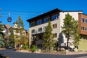 Building Exterior & Entrance