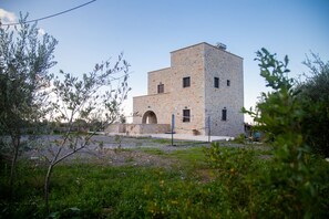 Anaroussa Villa, Resort Exterior