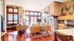 Home Decor, Furniture, Indoors, Living Room, Table