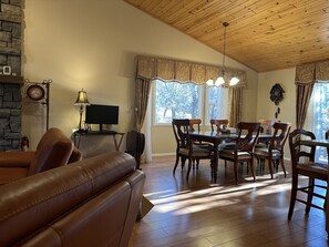 Living - Dining - Kitchen stools