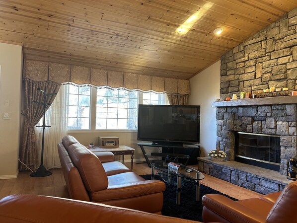 Living Room - Front Window