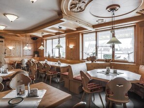 Gasthaus-Pension FĂŒnf MĂ€delhaus