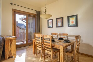Dining Room Table Seats 6