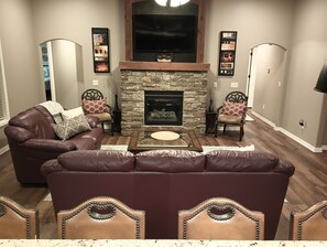 Living Room with Roku TV
Gas Fireplace 