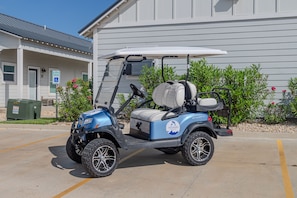 4 Seater Golf Cart Included for Entire Stay! Short Term Stays Only.