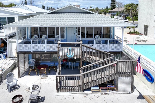 Beach house directly on the pristine beaches of the Gulf of Mexico