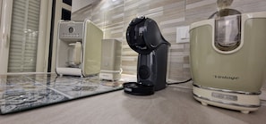 Kaffee und/oder Kaffeemaschine