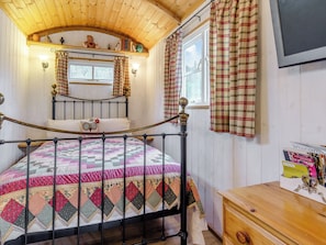 Double bedroom | The Shepherds Rest - Morrells Wood Farm, Leighton, near Shrewsbury
