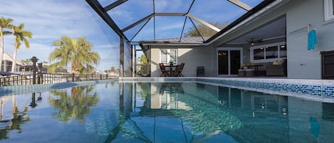 Heated pool, finished in Natural Color Seashell tile