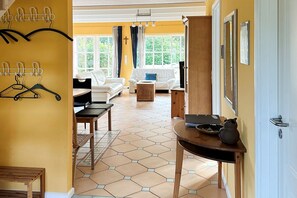 Landhaus Uhlenbusch - Blick in das Schlafzimmer mit Doppenbett im EG
