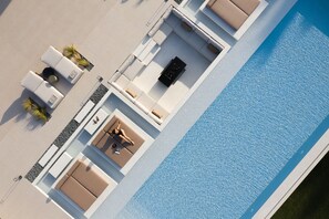 An overview of the exquisite pool terrace.