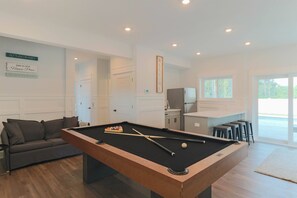 Rec room with wet bar and pool table