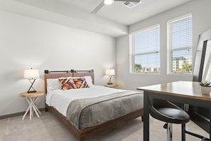 Bedroom - 1 Queen Bed