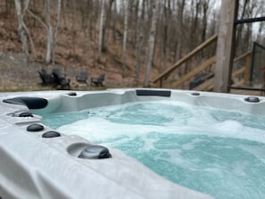 Enjoy the starry sights in the refreshing and relaxing hot tub!