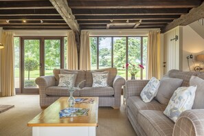 The Granary, Oulton nr Alysham: Light and airy accommodation in a pastoral setting