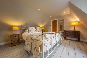 York Cottage, Thornham: Master bedroom with super-king size bed