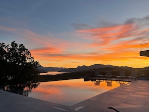 Infinitypool