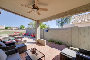 Private Patio | Self Check-In | 13 Mi to State Farm Stadium