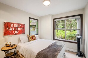 Get all snuggled up in bed after a long day on the mountain! This bottom floor queen sized bed is a great place to lay your head down after a long day