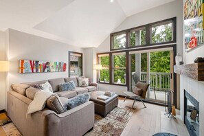 Welcome to Treeline! A beautiful, treelined townhome ski in complex with all the comforts of home. Located in the Woodlands, right by the amazing Lost Lake and Chateau Golf Course. Take a free shuttle into the main village, the ultimate convenience