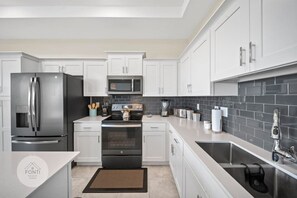 Kitchen#Disney #Parks #kingdom #springs #StoreyLake #resort #Apartment #Vacation #Rental #waterpark #Kissimmee #Orlando #universal #citywalk