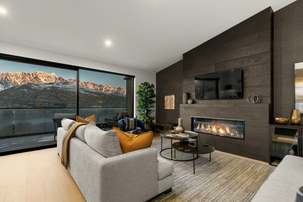 Cosy sitting area with gas fireplace