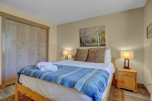 Bedroom with Queen Bed