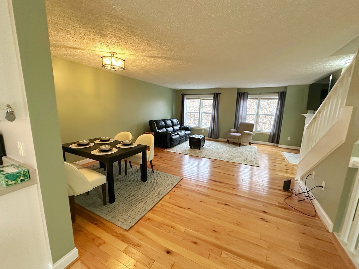Cozy Townhome in Christiansburg. 12 mins to Virginia Tech