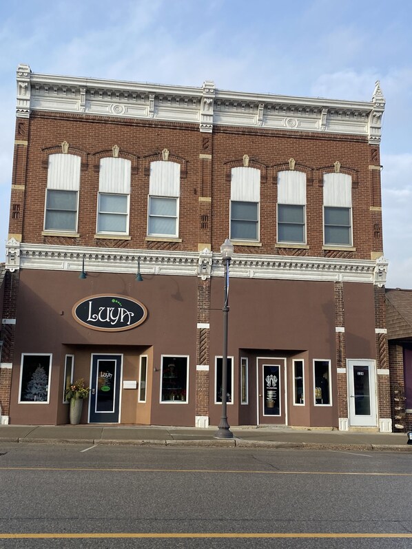 Luya Shoes & Front of Building