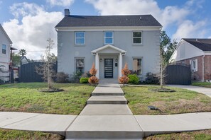 House Exterior | Outdoor Dining Area