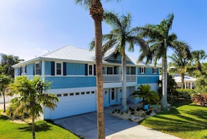 Huge Holmes Beach home