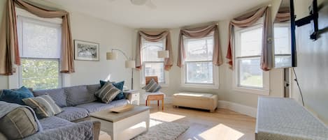 New Bedford Vacation Rental | 3BR | 1BA | 975 Sq Ft | Stairs Required