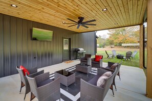 Covered Patio | Gas Grill | Outdoor Seating