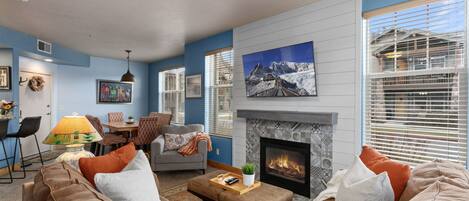 Cozy living room with Flatscreen TV and gas fireplace