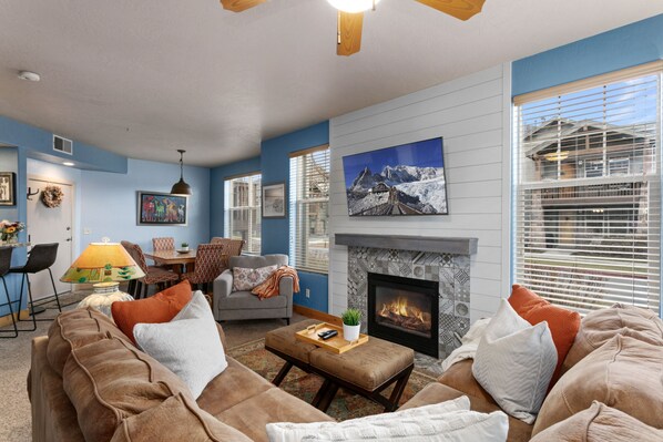 Cozy living room with Flatscreen TV and gas fireplace