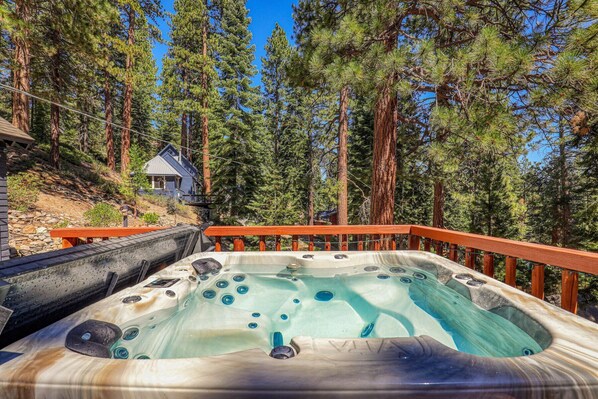 Outdoor spa tub