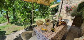 Outdoor dining